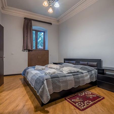 טביליסי Apartments Near Metekhi Cathedral מראה חיצוני תמונה