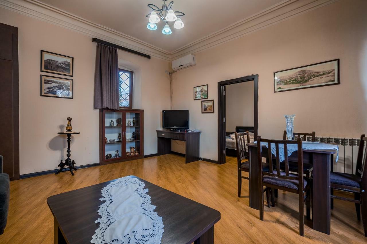 טביליסי Apartments Near Metekhi Cathedral מראה חיצוני תמונה