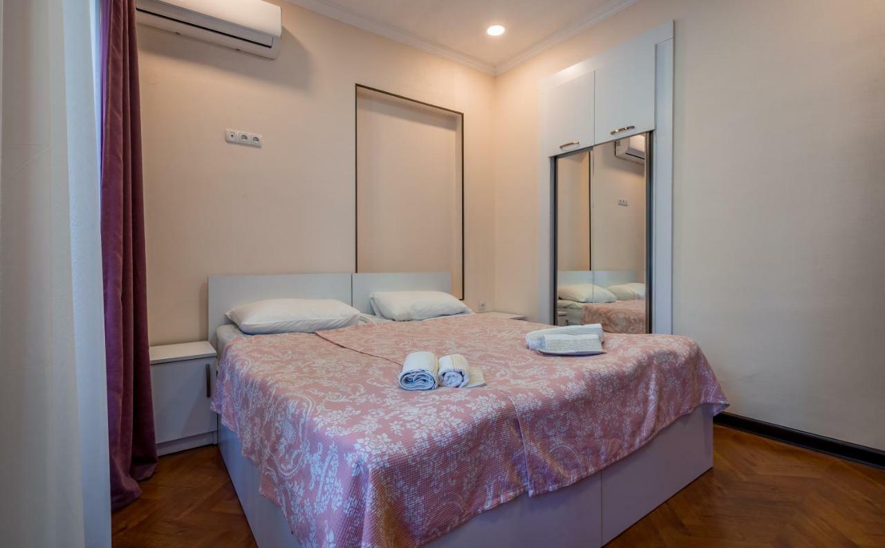 טביליסי Apartments Near Metekhi Cathedral מראה חיצוני תמונה