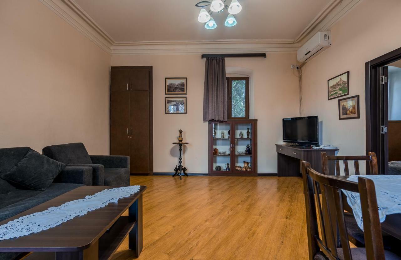 טביליסי Apartments Near Metekhi Cathedral מראה חיצוני תמונה
