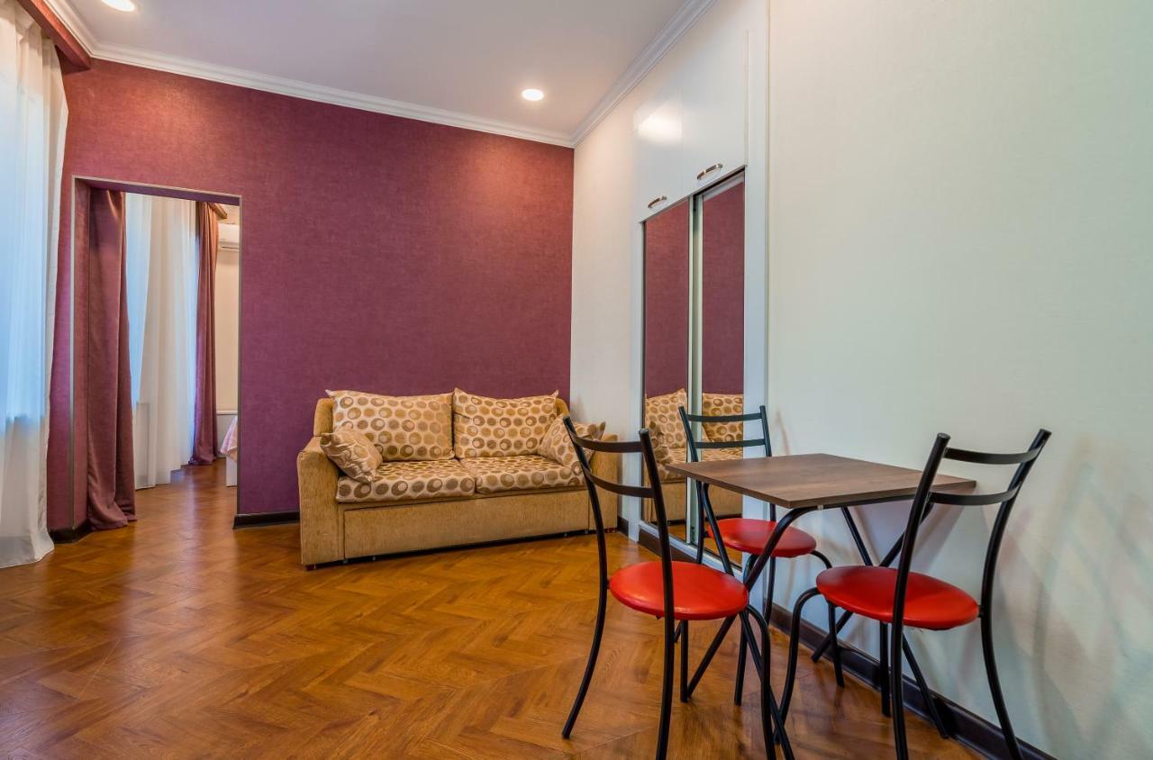 טביליסי Apartments Near Metekhi Cathedral מראה חיצוני תמונה