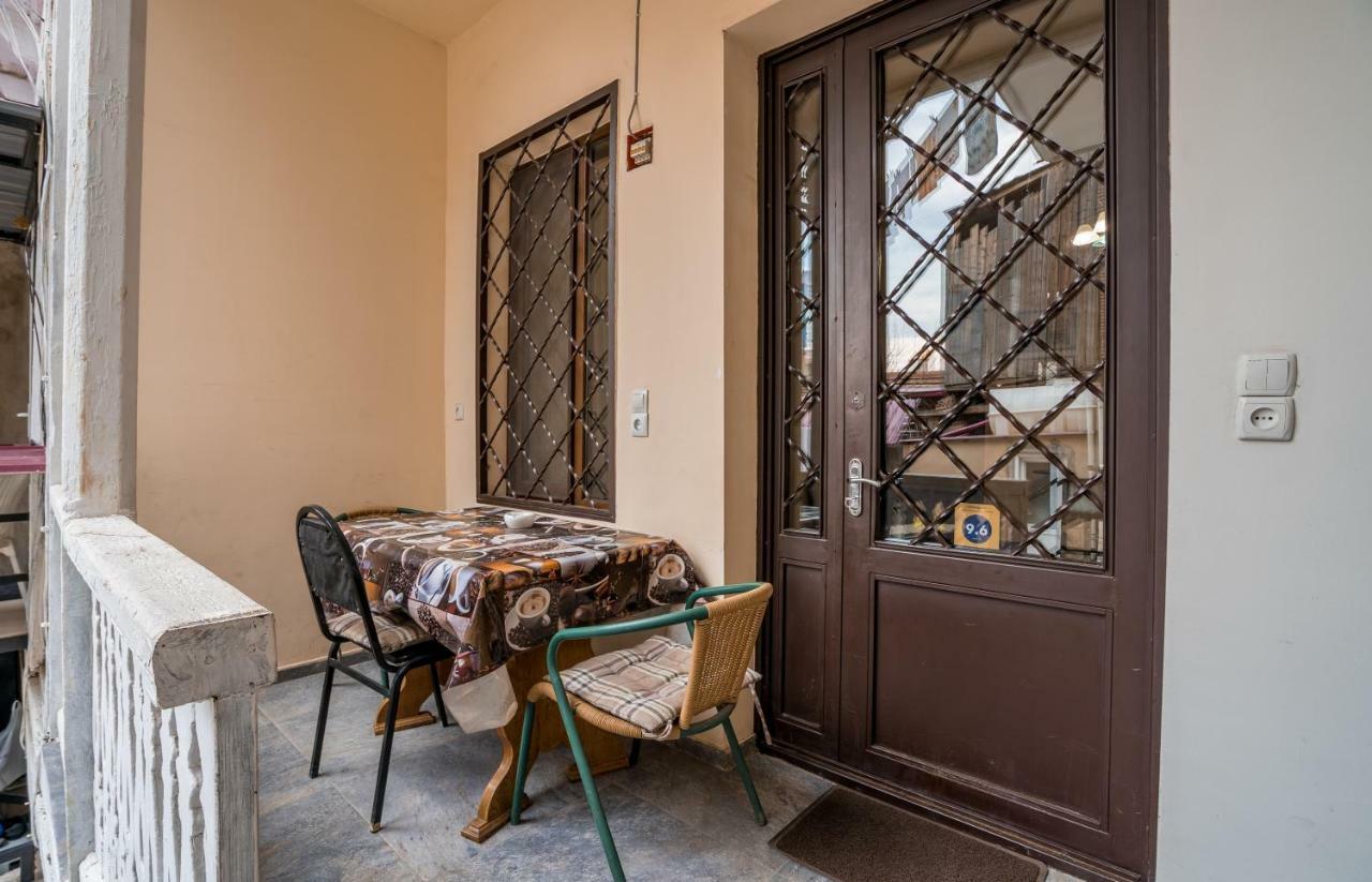 טביליסי Apartments Near Metekhi Cathedral מראה חיצוני תמונה