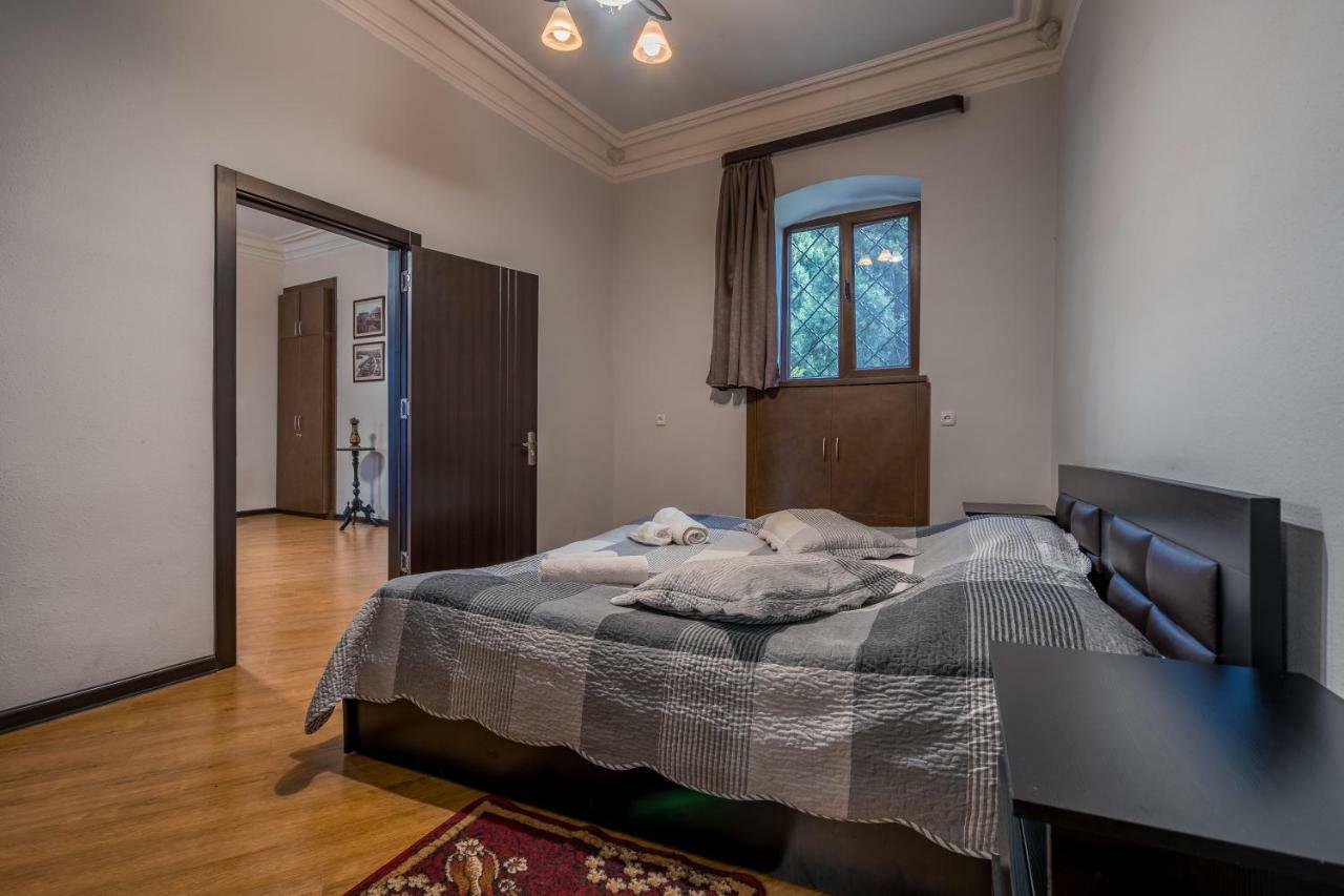 טביליסי Apartments Near Metekhi Cathedral מראה חיצוני תמונה
